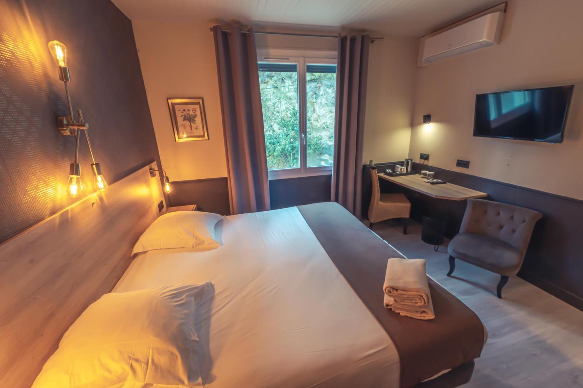 Logis Hotel Restaurant Le Plantevin Propiac Εξωτερικό φωτογραφία