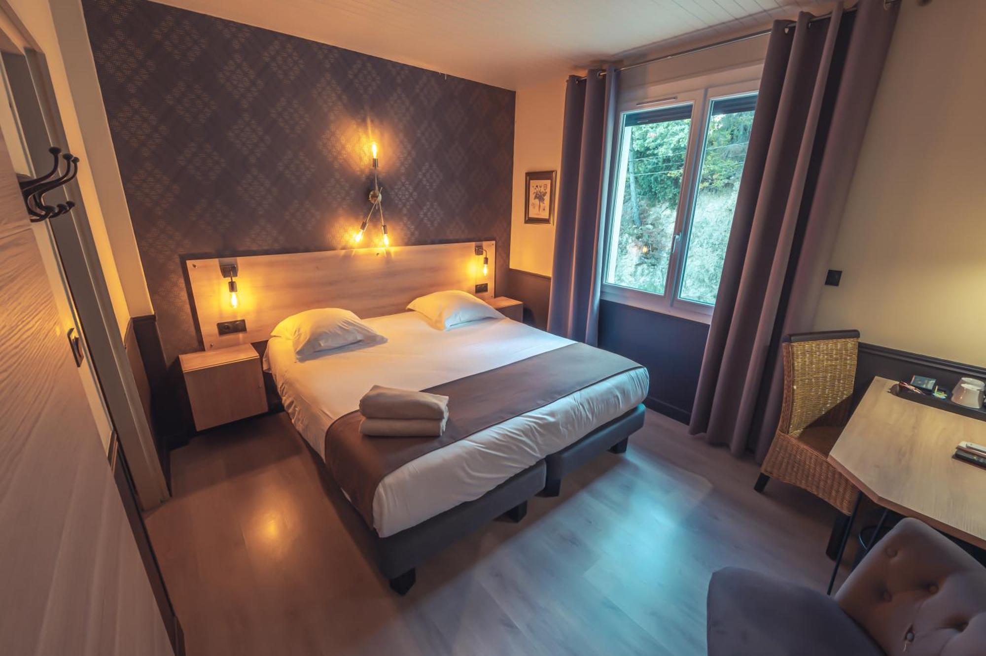 Logis Hotel Restaurant Le Plantevin Propiac Εξωτερικό φωτογραφία