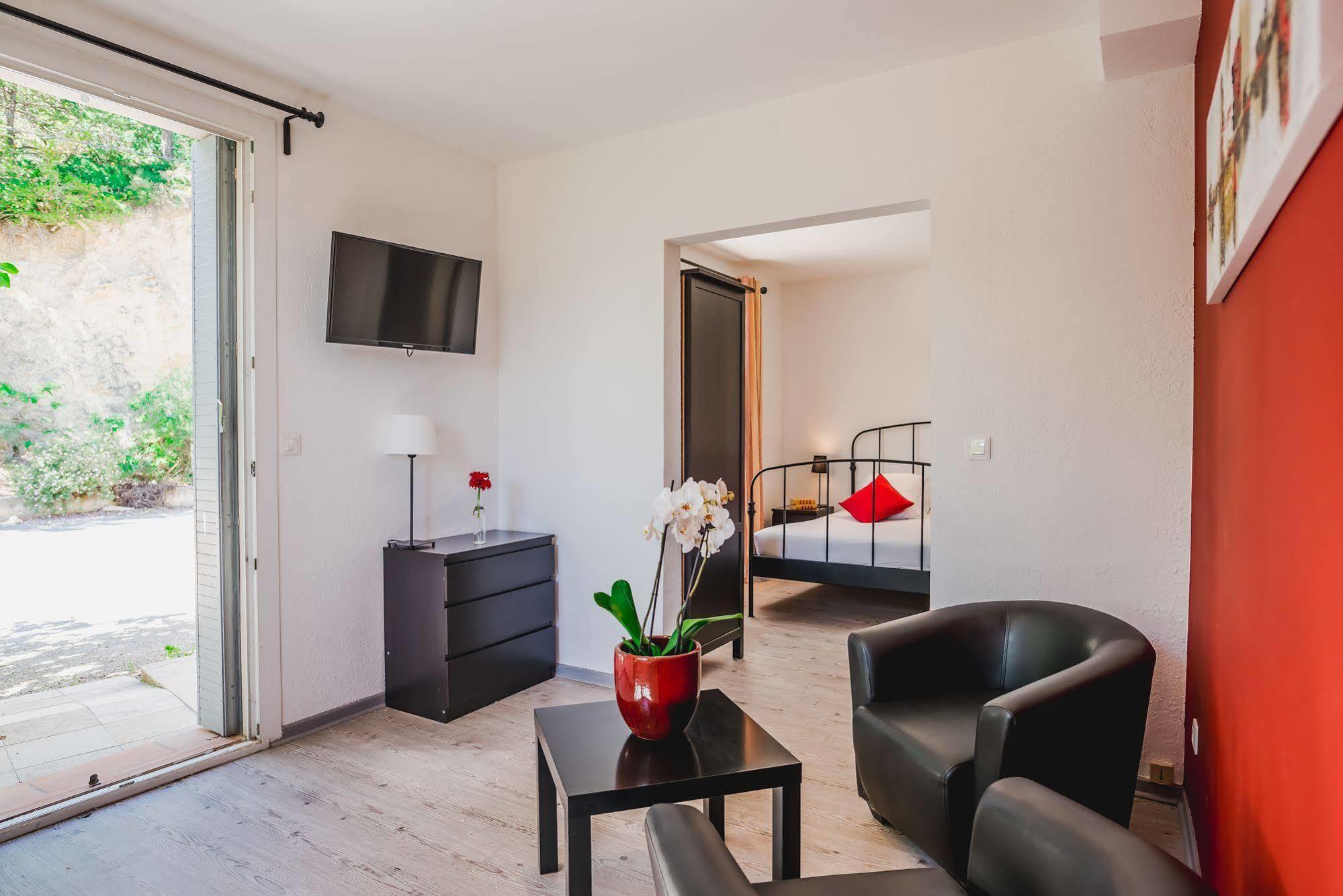 Logis Hotel Restaurant Le Plantevin Propiac Εξωτερικό φωτογραφία